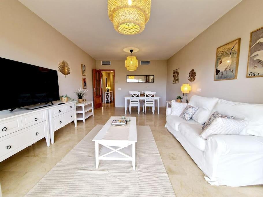Royal Golf View: 2Br, Pools & Ac Leilighet Sitio de Calahonda Eksteriør bilde