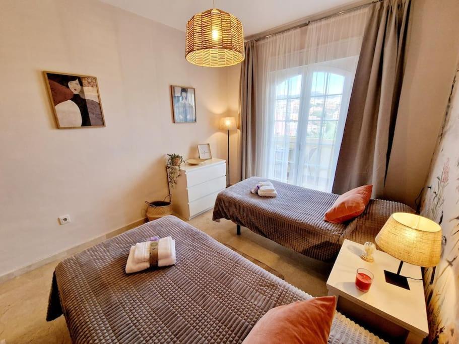 Royal Golf View: 2Br, Pools & Ac Leilighet Sitio de Calahonda Eksteriør bilde