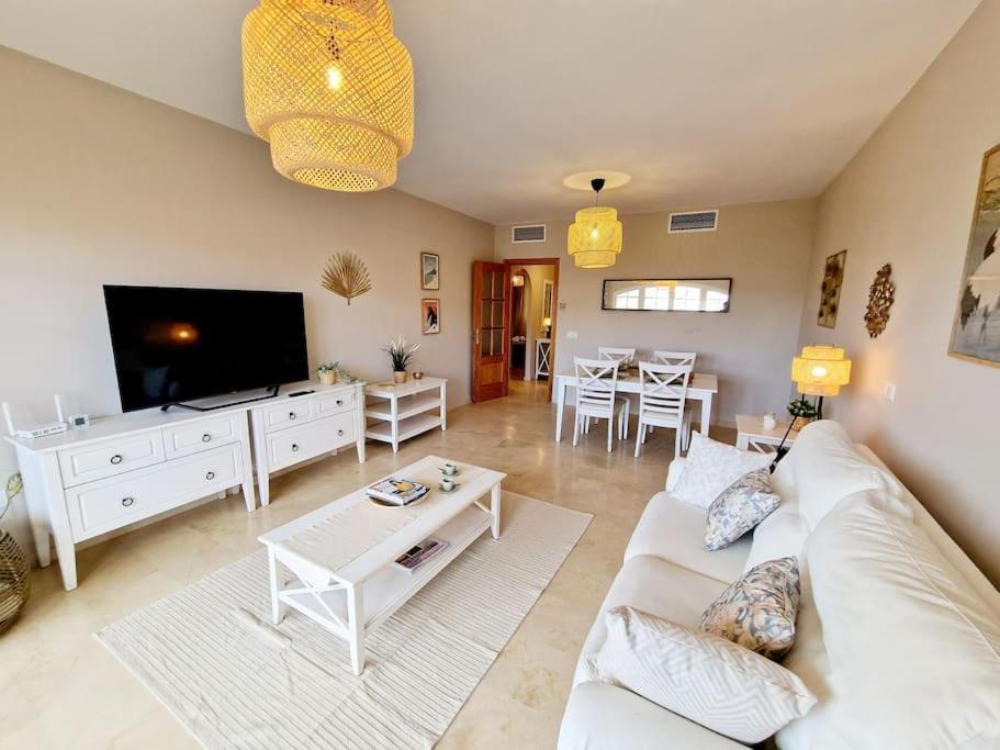Royal Golf View: 2Br, Pools & Ac Leilighet Sitio de Calahonda Eksteriør bilde