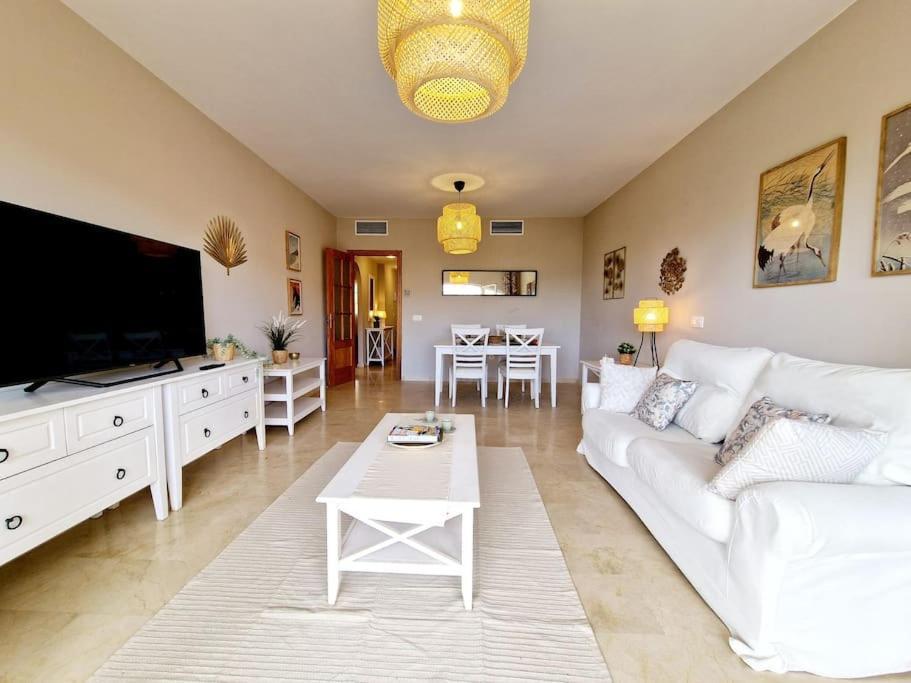 Royal Golf View: 2Br, Pools & Ac Leilighet Sitio de Calahonda Eksteriør bilde