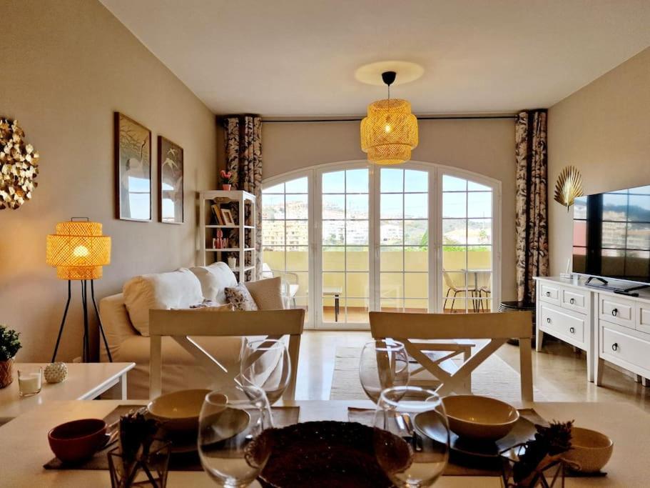 Royal Golf View: 2Br, Pools & Ac Leilighet Sitio de Calahonda Eksteriør bilde