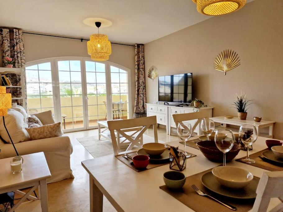 Royal Golf View: 2Br, Pools & Ac Leilighet Sitio de Calahonda Eksteriør bilde