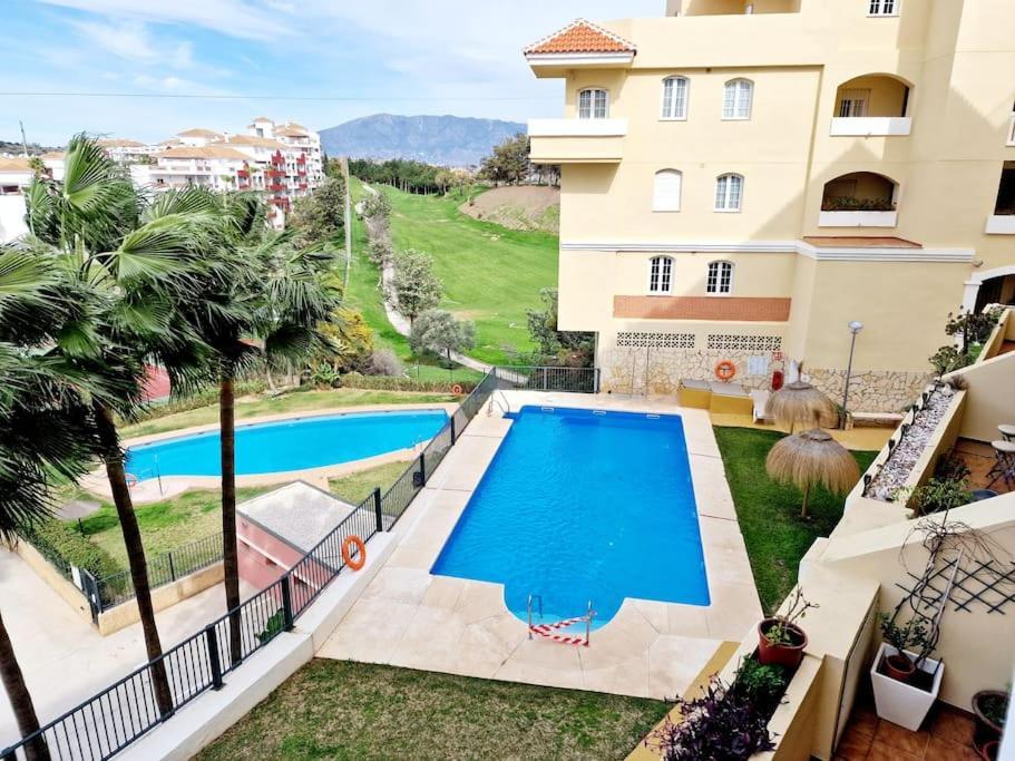 Royal Golf View: 2Br, Pools & Ac Leilighet Sitio de Calahonda Eksteriør bilde